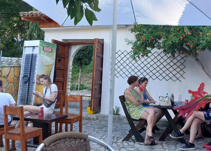 Niku Homestay *